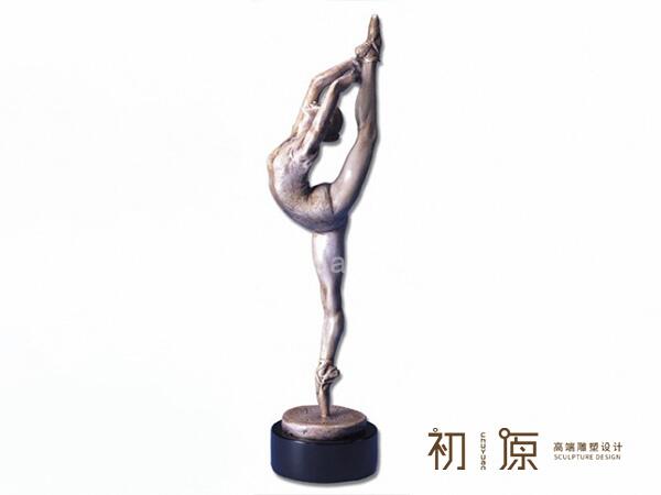 CYE-56女性铜雕塑